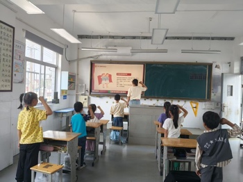 童心向党 薪火相传